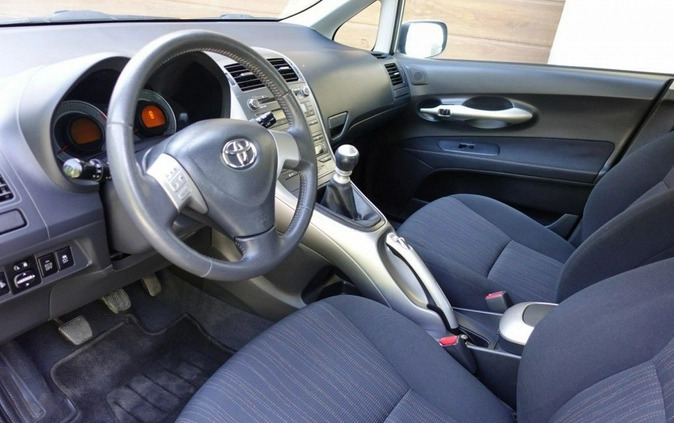 Toyota Auris cena 23900 przebieg: 143000, rok produkcji 2010 z Czarne małe 172